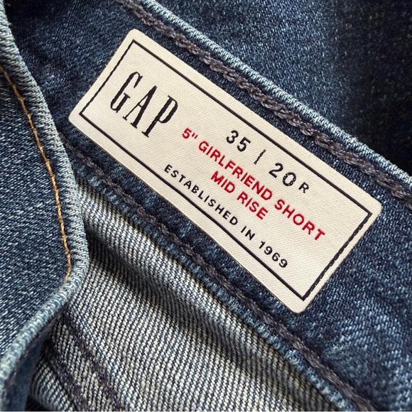 Gap girlfriend mid rise jean shorts - Picture 2 of 5
